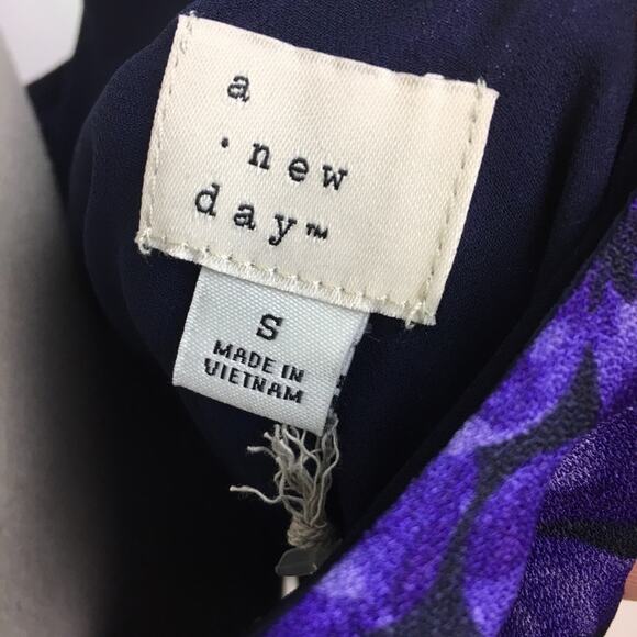 A New Day Shirt Blue Small Floral Tank Top - Picture 15 of 15